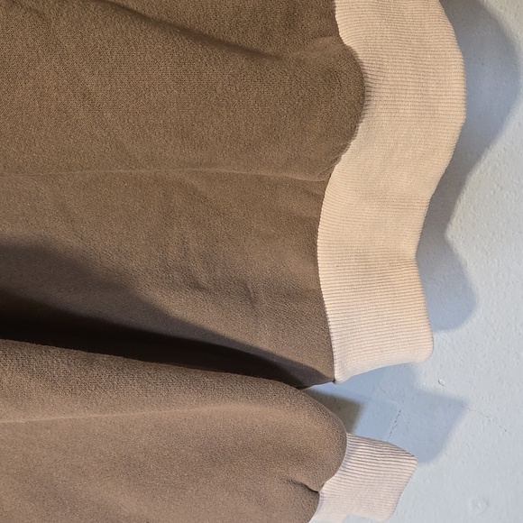 Trendy Queen Brown And Cream Sweatshirt Size Medium - Picture 5 of 8